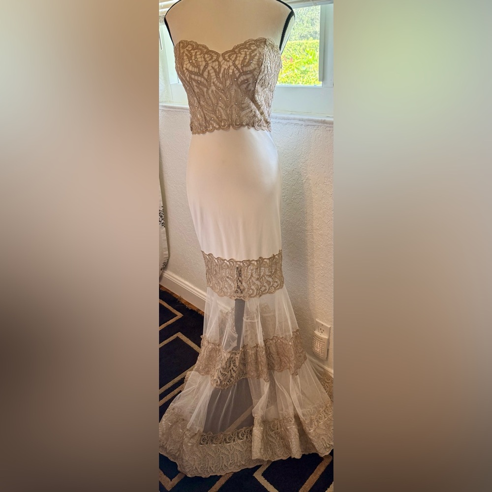 Strapless White Mermaid Dress with Sheer Lace Detail size 7 NWOT